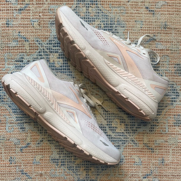 Brooks Adrenaline GTS 23 Running Shoes Women’s Size 12 Light Pink/Villa/White - Picture 3 of 10